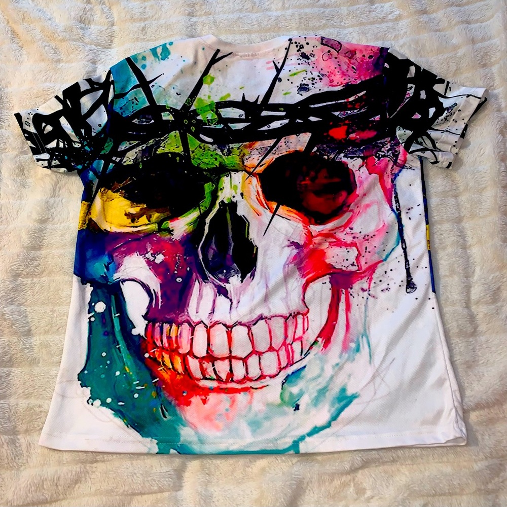 Skull t-shirt.
